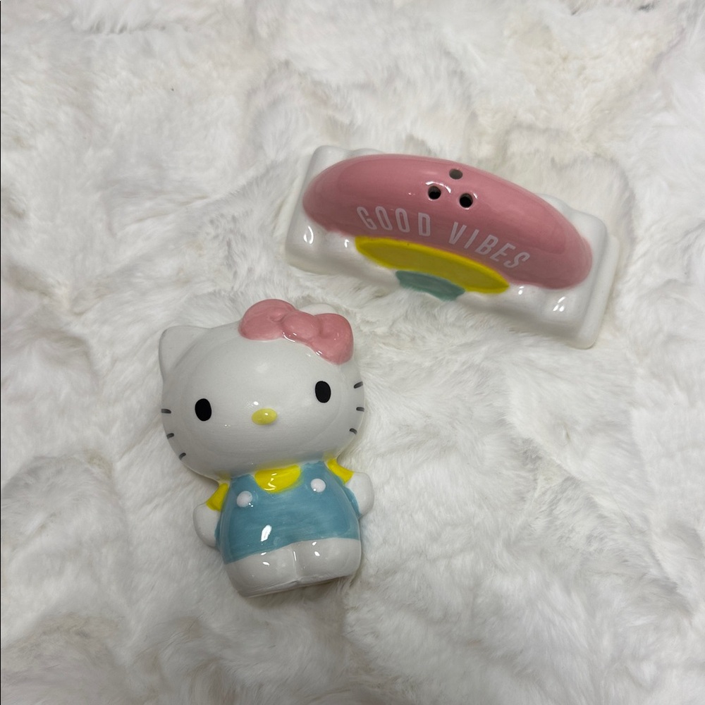Hello Kitty Pink 'Good Vibes' Salt & Pepper Shaker